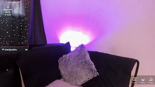 EmmilyRosee online show from July 21, 2026, 10:23 pm