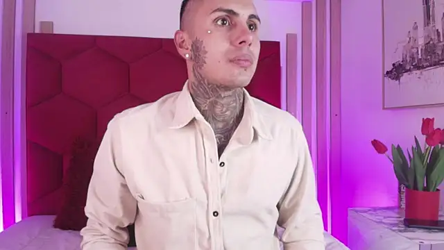 Snapshot of Liam_Ink chatting on July 16, 2026, 12:33 pm Liam Ink online show from July 16, 2026, 12:33 pm