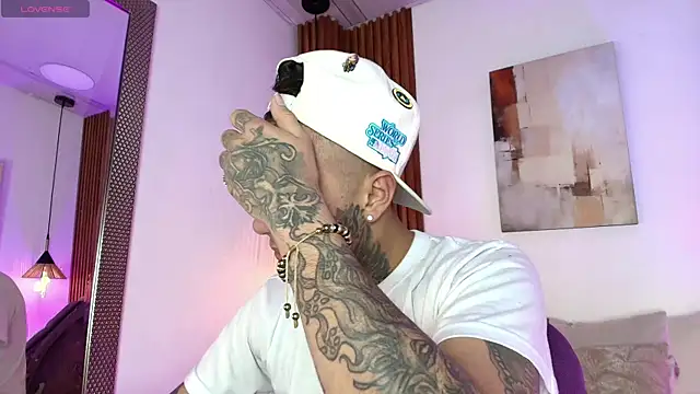 Snapshot of Liam_Ink chatting on July 28, 2026, 12:23 pm Liam Ink online show from July 28, 2026, 12:23 pm