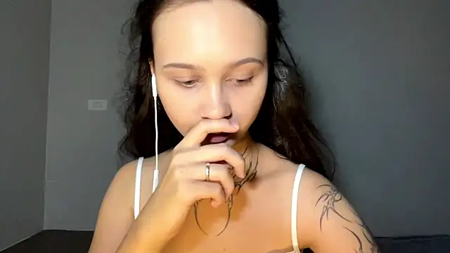 MayraLucarelli online show from July 14, 2026, 10:21 am