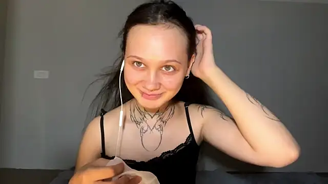 MayraLucarelli online show from July 18, 2026, 10:08 am