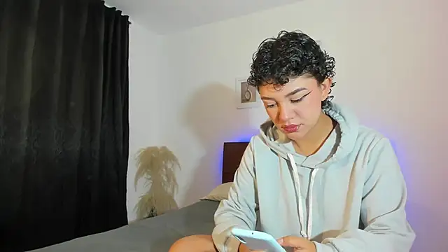 Snapshot of kade_demi chatting on July 23, 2026, 5:05 am kade demi online show from July 23, 2026, 5:05 am