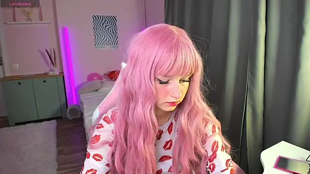 teresarein online show from July 28, 2026, 7:04 am