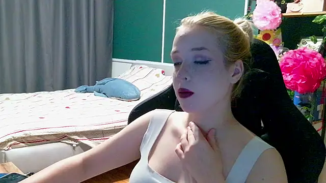 Eden Rose online show from July 28, 2026, 9:36 pm