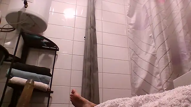 Snapshot of FreakyMaggie chatting on July 27, 2026, 12:56 pm FreakyMaggie online show from July 27, 2026, 12:56 pm