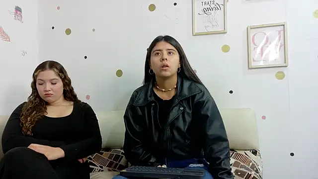 Snapshot of Emilyblosom-y-MiaRose chatting on July 21, 2026, 5:15 pm Emilyblosom-y-MiaRose online show from July 21, 2026, 5:15 pm