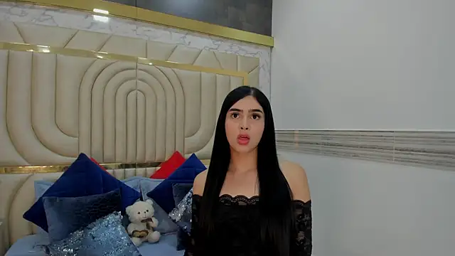 NahomiDeluxe online show from July 23, 2026, 2:04 pm