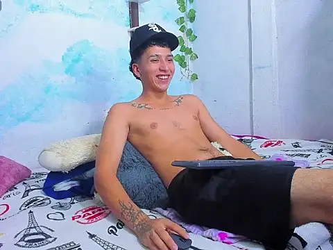 Snapshot of aaron_mercury_x chatting on July 16, 2026, 2:23 pm aaron mercury x online show from July 16, 2026, 2:23 pm