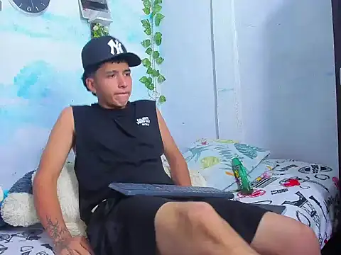 Snapshot of aaron_mercury_x chatting on July 17, 2026, 2:40 am aaron mercury x online show from July 17, 2026, 2:40 am