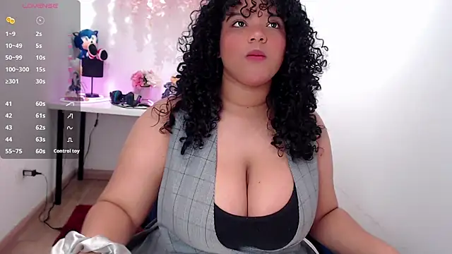 anna curly18 online show from July 21, 2026, 8:33 pm