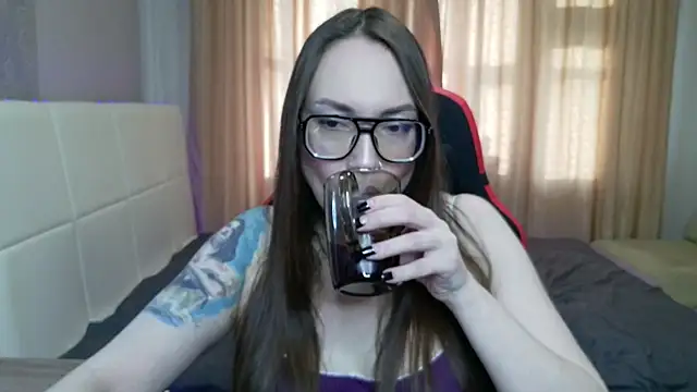 Snapshot of CarolineGlow_ chatting on July 26, 2026, 2:13 pm CarolineGlow online show from July 26, 2026, 2:13 pm