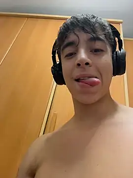 Snapshot of Andrexxxitoo chatting on July 19, 2026, 6:22 pm Andrexxxitoo online show from July 19, 2026, 6:22 pm