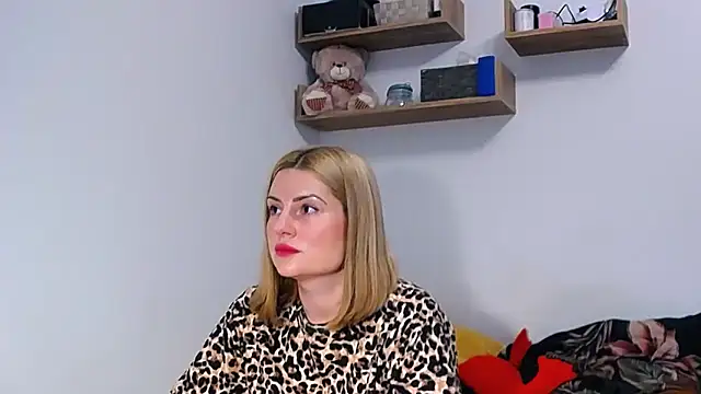 alisenties online show from October 8, 2025, 2:25 pm