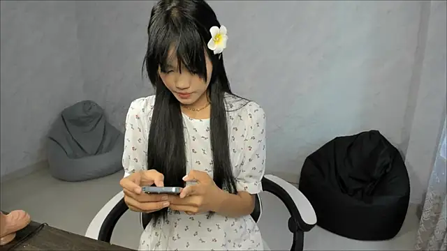 Snapshot of KarliMon chatting on July 24, 2026, 9:29 am KarliMon online show from July 24, 2026, 9:29 am