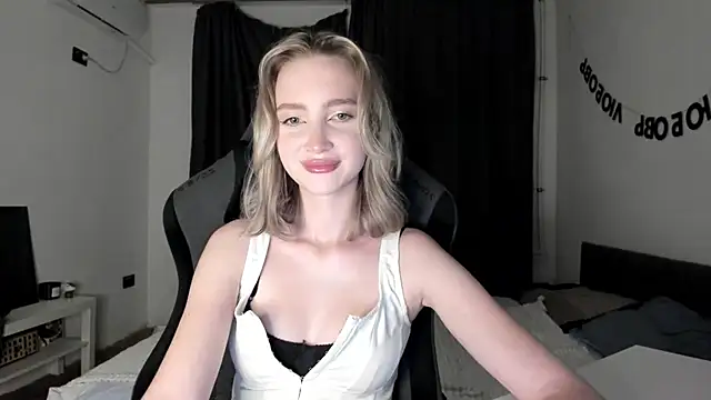 Snapshot of Blair_Marfl chatting on August 3, 2026, 7:39 pm Blair Marfl online show from August 3, 2026, 7:39 pm