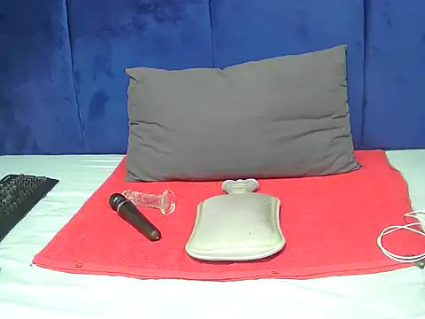 Serafyynxo online show from July 23, 2026, 4:21 am