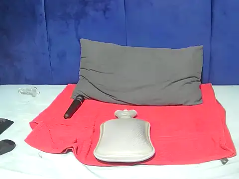 Serafyynxo online show from July 23, 2026, 6:28 pm