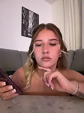 NeleWagner online show from July 25, 2026, 7:44 pm