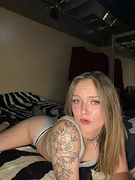 Snapshot of CandaceMarie chatting on July 17, 2026, 4:30 am CandaceMarie online show from July 17, 2026, 4:30 am