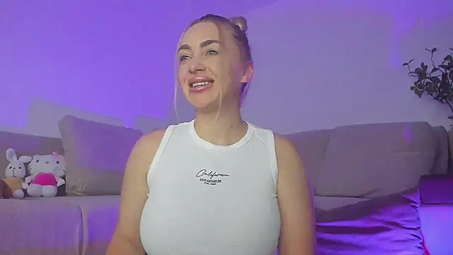 Snapshot of cute_blondiex chatting on July 22, 2026, 12:41 pm cute blondiex online show from July 22, 2026, 12:41 pm