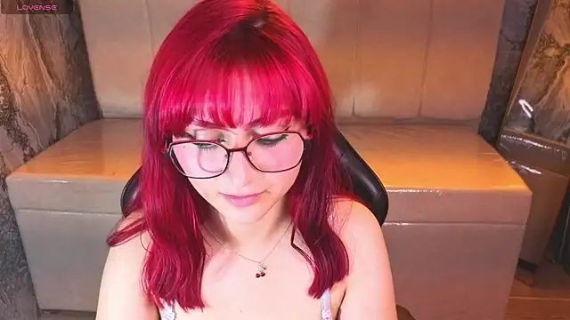 Queen Red v online show from July 17, 2026, 6:53 am