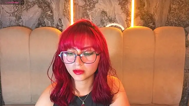 Queen Red v online show from July 18, 2026, 3:33 am