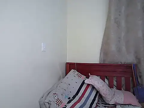 queen zuri01 online show from July 15, 2026, 11:48 am