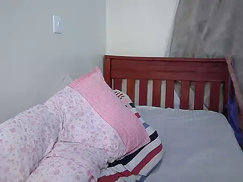 queen zuri01 online show from July 21, 2026, 3:36 pm