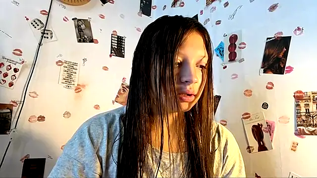 Snapshot of EvitaHibbets chatting on July 23, 2026, 8:34 am EvitaHibbets online show from July 23, 2026, 8:34 am