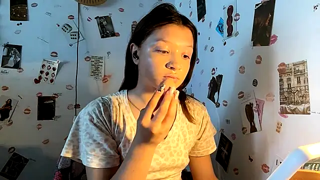 Snapshot of EvitaHibbets chatting on July 28, 2026, 7:37 am EvitaHibbets online show from July 28, 2026, 7:37 am