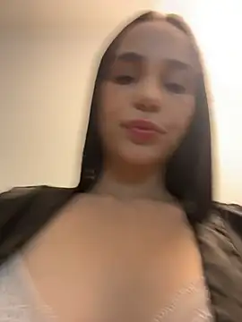 LilieSnow online show from July 16, 2026, 11:27 am