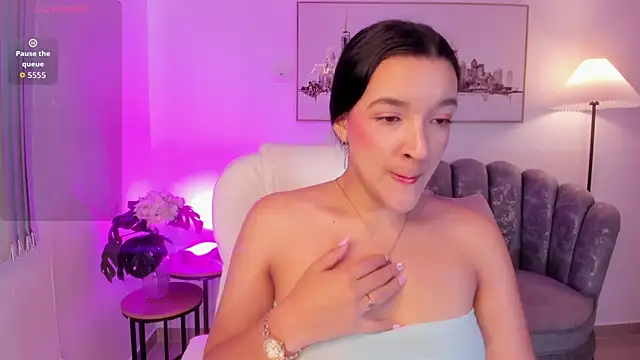 kiara wren online show from July 24, 2026, 7:45 pm