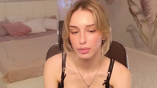 Snapshot of Eva_Mitchell chatting on July 19, 2026, 1:04 pm Eva Mitchell online show from July 19, 2026, 1:04 pm