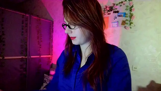 Snapshot of EvaShinee chatting on July 28, 2026, 8:52 pm EvaShinee online show from July 28, 2026, 8:52 pm