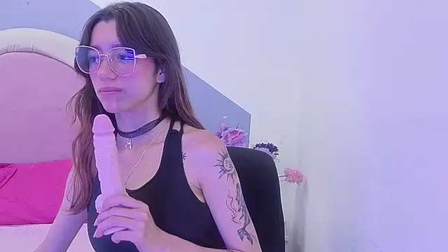 Snapshot of Marinette_Lux chatting on July 29, 2026, 7:56 pm Marinette Lux online show from July 29, 2026, 7:56 pm