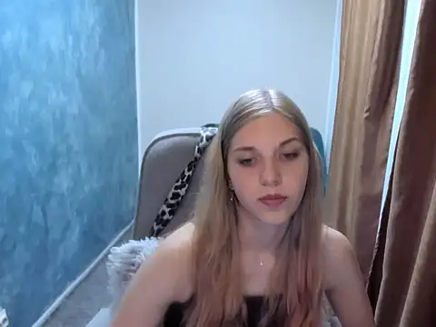 Snapshot of MysticLuna6 chatting on July 25, 2026, 4:10 am MysticLuna6 online show from July 25, 2026, 4:10 am
