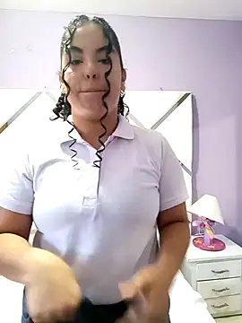 Snapshot of NicolleOverton chatting on July 17, 2026, 12:34 pm NicolleOverton online show from July 17, 2026, 12:34 pm