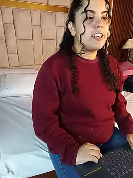 Snapshot of NicolleOverton chatting on July 29, 2026, 12:36 pm NicolleOverton online show from July 29, 2026, 12:36 pm