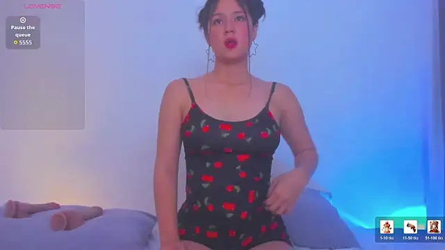 Snapshot of Sof_Glow chatting on July 16, 2026, 7:20 pm Sof Glow online show from July 16, 2026, 7:20 pm