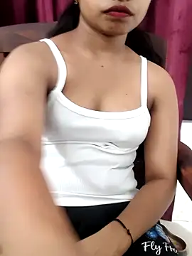 Snapshot of yours_queen_ chatting on July 20, 2026, 5:00 am yours queen online show from July 20, 2026, 5:00 am