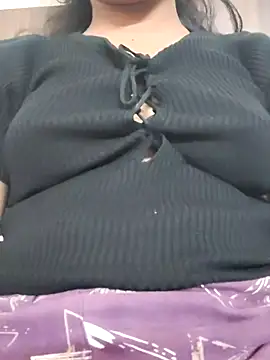 Snapshot of yours_queen_ chatting on July 28, 2026, 11:17 am yours queen online show from July 28, 2026, 11:17 am