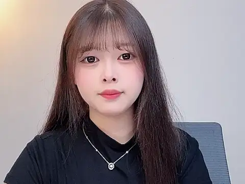 Winnie005 online show from July 17, 2026, 2:51 am