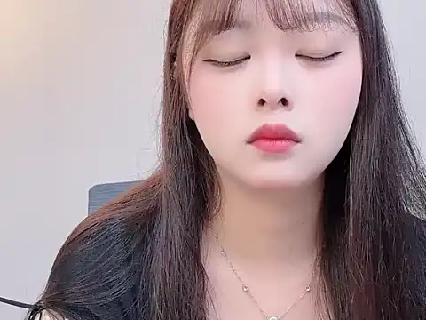 Winnie005 online show from July 19, 2026, 2:48 am