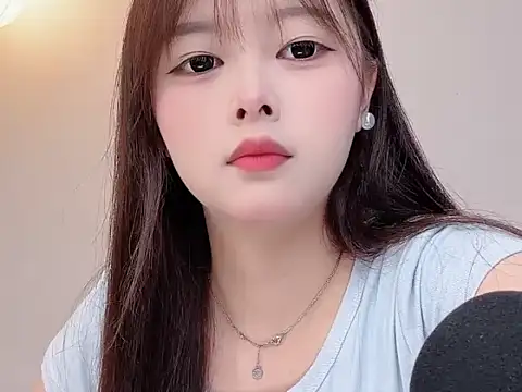 Winnie005 online show from July 22, 2026, 2:47 am