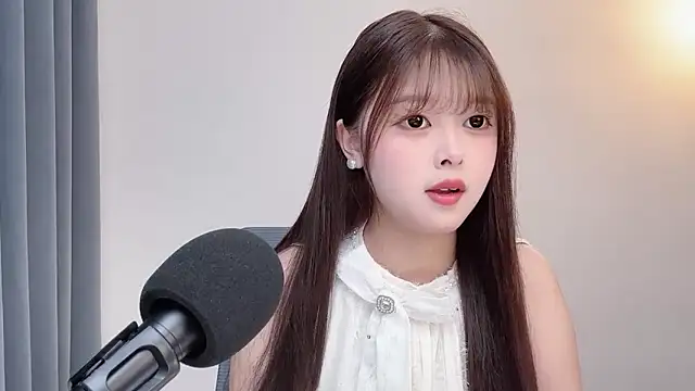 Winnie005 online show from July 23, 2026, 2:53 am