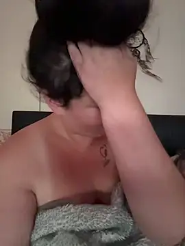 CurvyScarlett69xx online show from July 26, 2026, 8:10 am