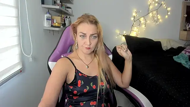 Snapshot of adri_smoke chatting on July 27, 2026, 1:07 pm adri smoke online show from July 27, 2026, 1:07 pm