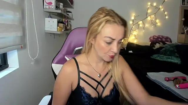 Snapshot of adri_smoke chatting on July 28, 2026, 11:39 am adri smoke online show from July 28, 2026, 11:39 am