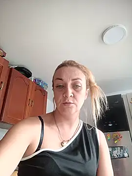 Snapshot of adri_smoke chatting on July 28, 2026, 7:39 pm adri smoke online show from July 28, 2026, 7:39 pm