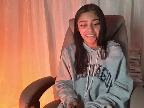 Snapshot of Dafne_girl4u chatting on July 23, 2026, 3:15 am Dafne girl4u online show from July 23, 2026, 3:15 am